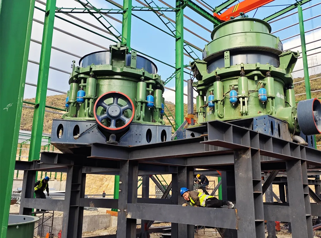 2臺(tái)SMS8000M大型多缸液壓圓錐破碎機(jī)服務(wù)于福建時(shí)產(chǎn)1500噸精品砂石骨料生產(chǎn)項(xiàng)目